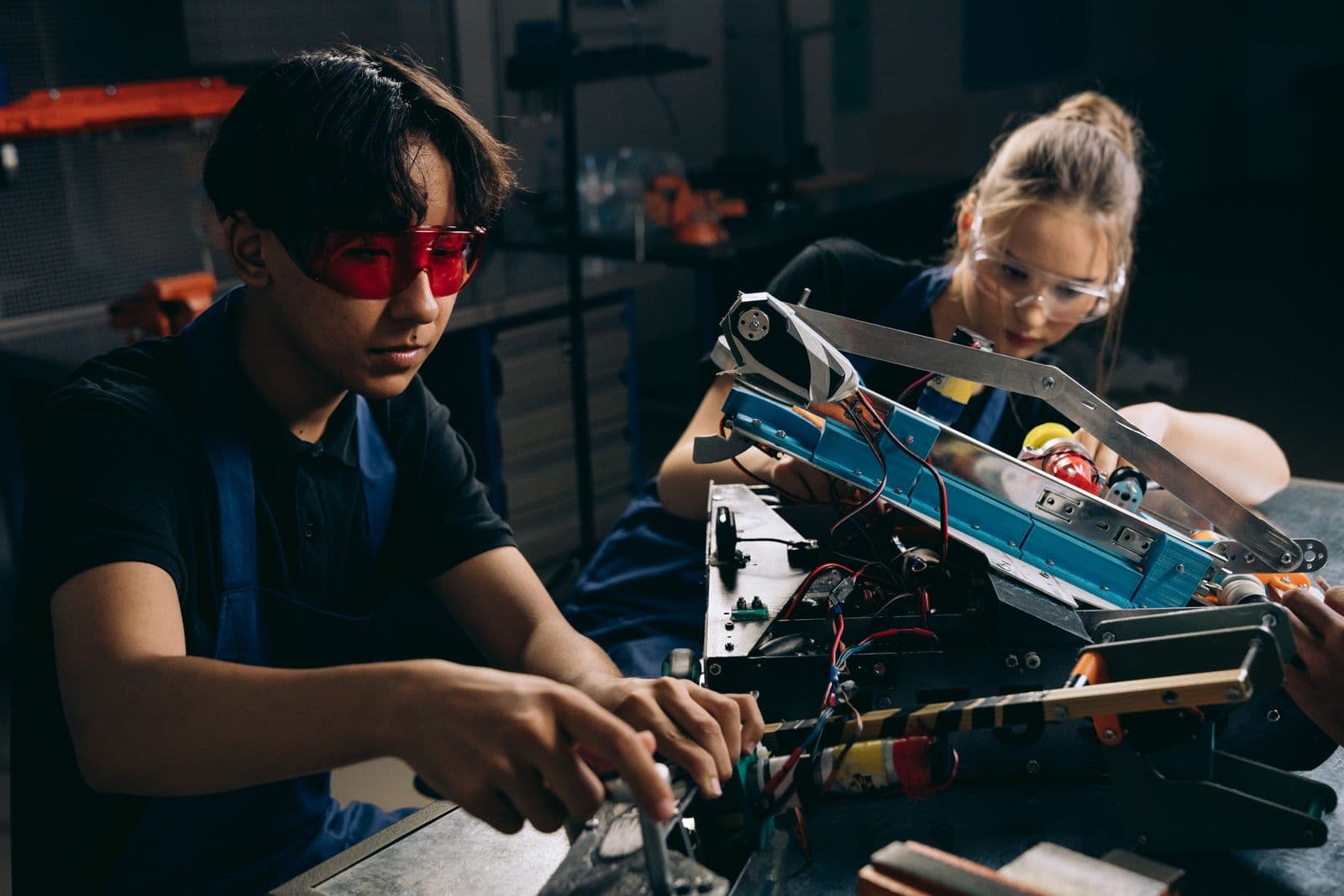 Students building robotics projects in a GenixoTech workshop